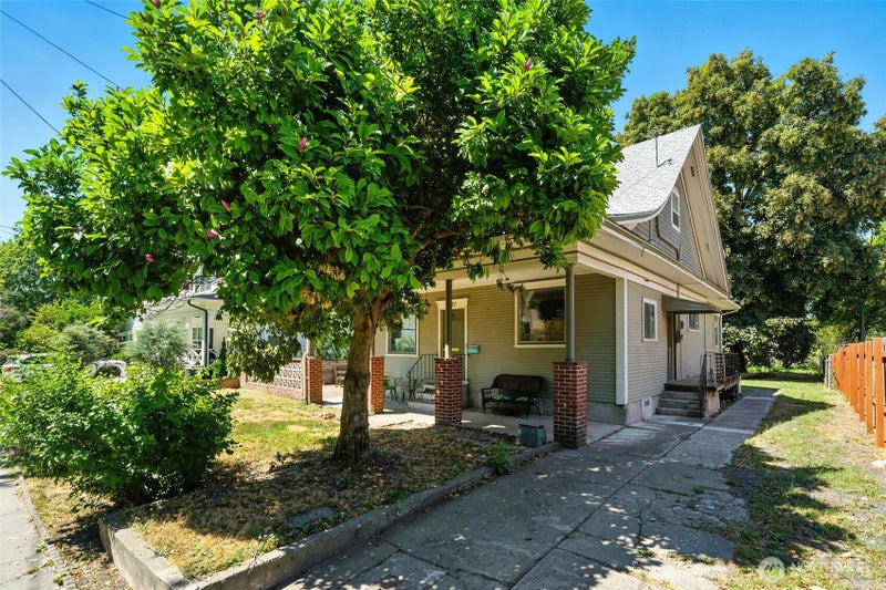 821 Valencia Street