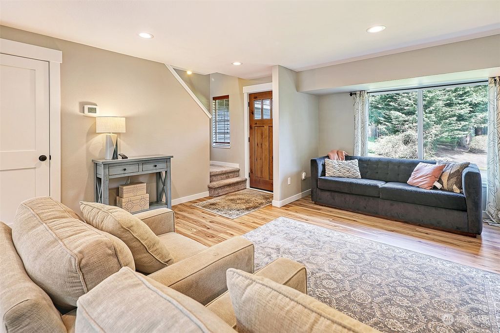 Photo of 27321 NE 30th Way, Redmond, WA 98053 (MLS # 2056987)