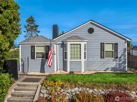 Photo of 1920 6th Street, Bremerton, WA 98337 (MLS # 2591069)