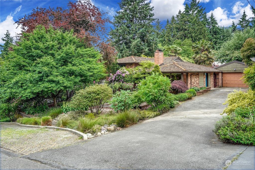 Photo of 2015 NE 127th Street, Seattle, WA 98125 (MLS # 2071435)