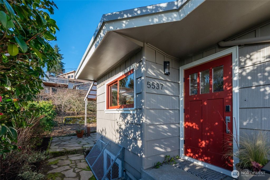 Photo of 5537 32nd Avenue S, Seattle, WA 98118 (MLS # 2471467)