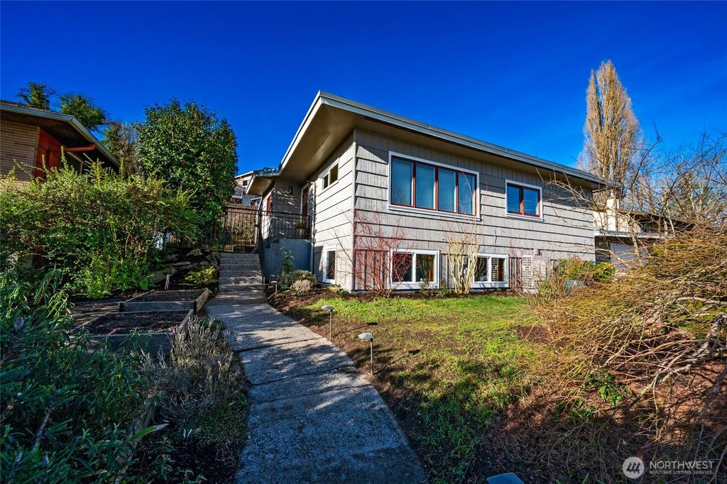 Photo of 5537 32nd Avenue S, Seattle, WA 98118 (MLS # 2471467)