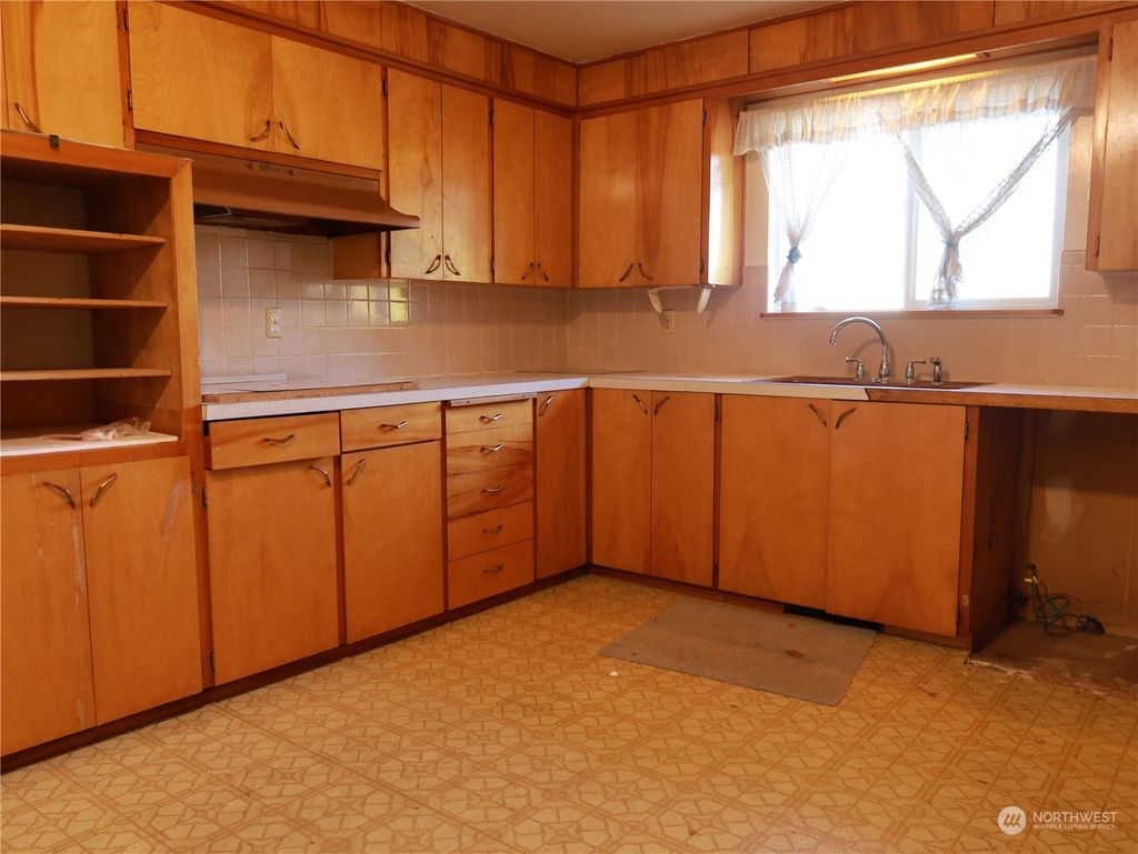 Photo of 5150 S Creston Street, Seattle, WA 98178 (MLS # 2326716)