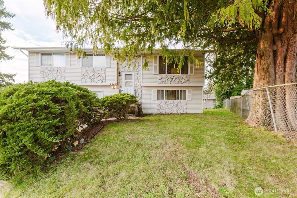 Photo of 6844 NE Helena Court, Bremerton, WA 98311 (MLS # 2477312)