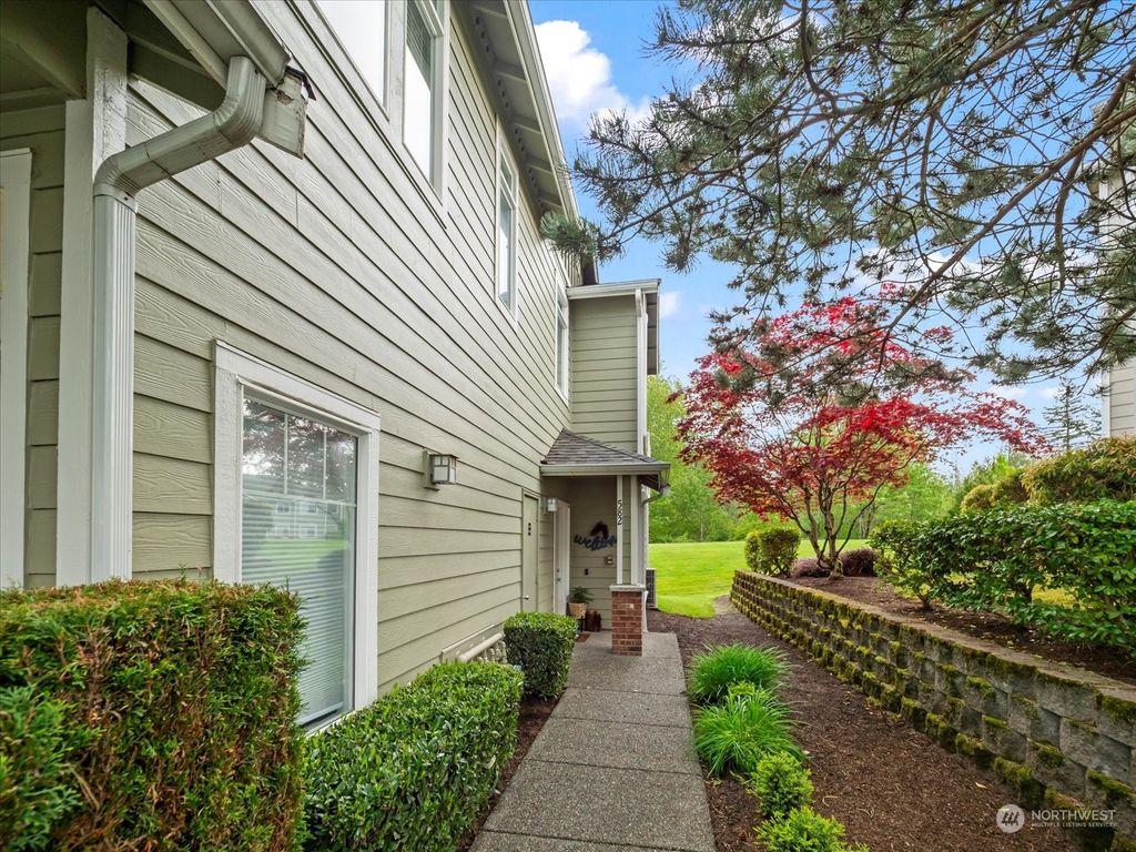 Photo of 582 241st Lane SE #G-2, Sammamish, WA 98074 (MLS # 2234236)