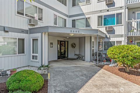 Photo of 2005 Tibbetts Drive #106, Longview, WA 98632 (MLS # 2422672)