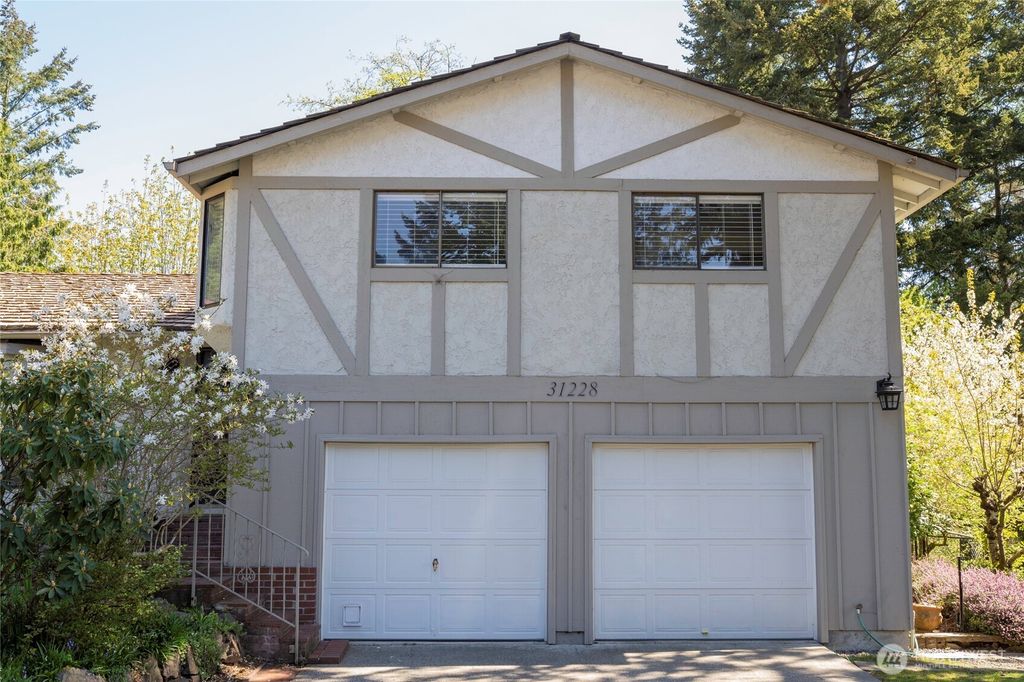 Photo of 31228 SW 36th AVE Ave, Federal Way, WA 98023 (MLS # 2363315)