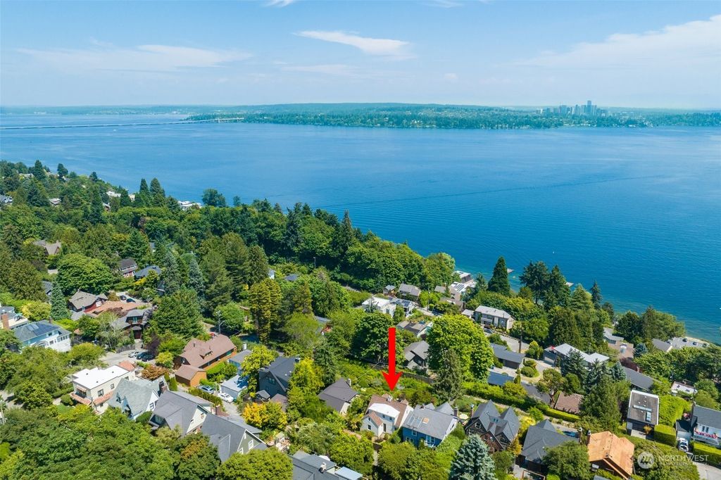 Photo of 719 37th Avenue, Seattle, WA 98122 (MLS # 2136272)