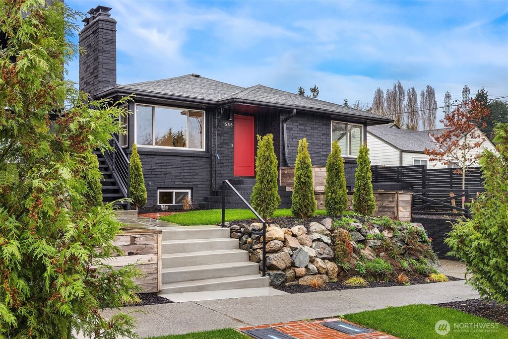 Photo of 1556 S Pearl Street, Seattle, WA 98108 (MLS # 2459201)