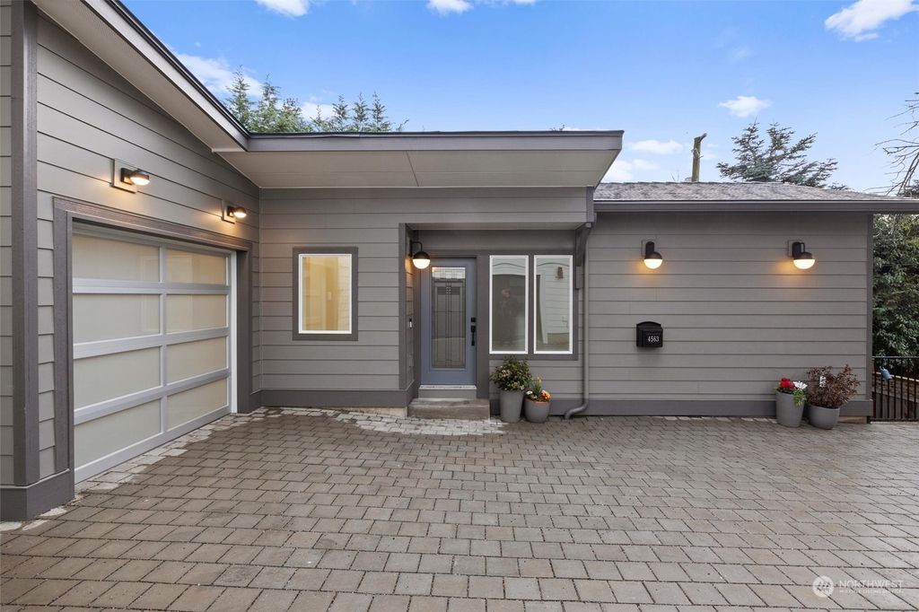 Photo of 4563 Purdue Avenue NE, Seattle, WA 98105 (MLS # 2196085)