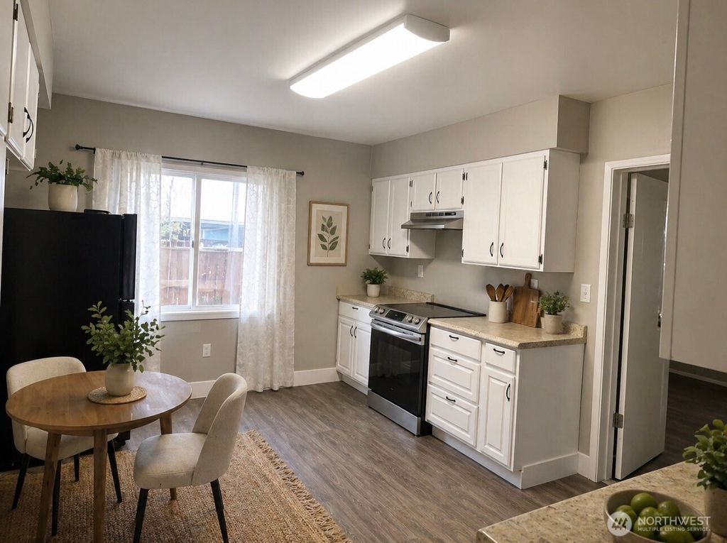 Photo of 909 E 2nd Street, Aberdeen, WA 98520 (MLS # 2514093)