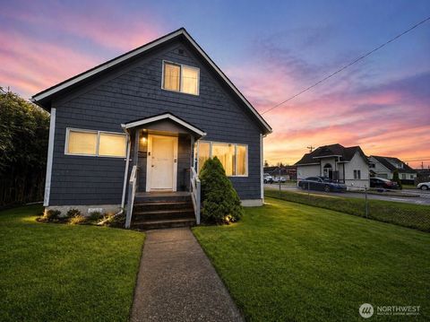 Photo of 909 E 2nd Street, Aberdeen, WA 98520 (MLS # 2514093)