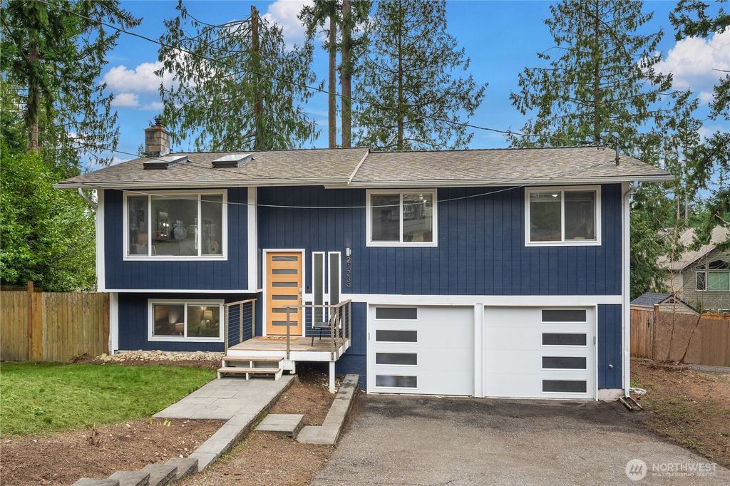 Photo of 21239 NE 10th Place, Sammamish, WA 98074 (MLS # 2484552)