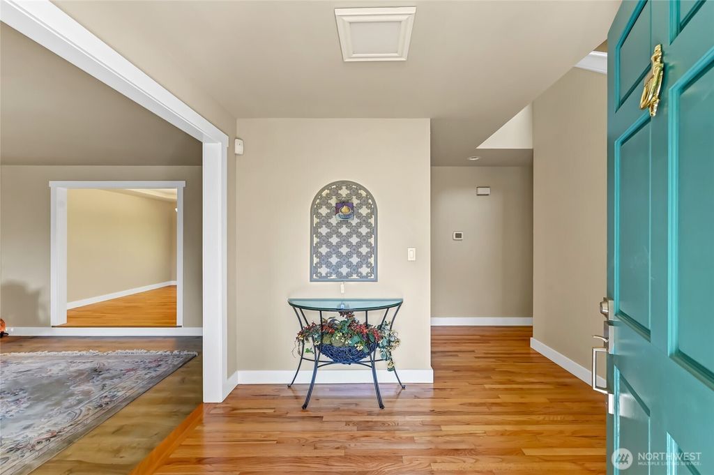 Photo of 6013 118th Avenue SE, Bellevue, WA 98006 (MLS # 2372646)