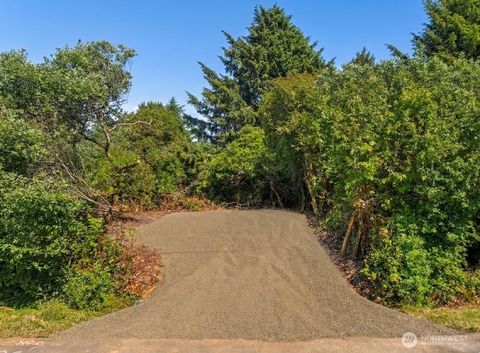 Photo of 156 Auriga Avenue SW, Ocean Shores, WA 98569 (MLS # 2546115)