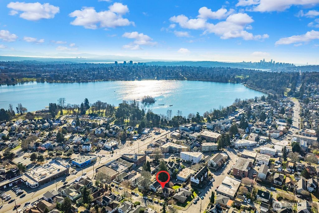 Photo of 909 N 75th Street, Seattle, WA 98103 (MLS # 2485964)