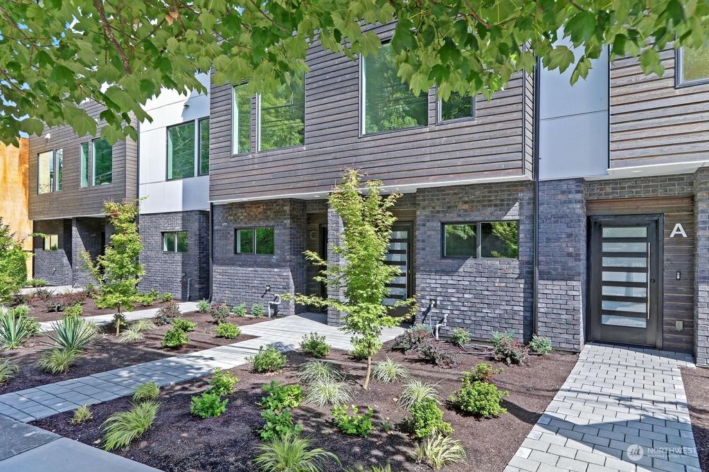 Photo of 17338 Bothell Way NE #F, Bothell, WA 98011 (MLS # 2159509)