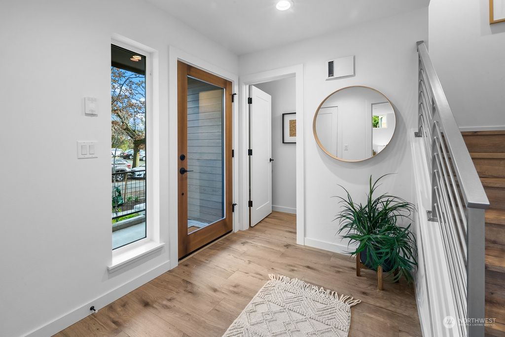 Photo of 723 4th Avenue N, Seattle, WA 98109 (MLS # 2315771)