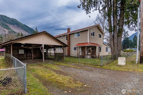 Photo of 810 Montague Ave Avenue, Darrington, WA 98241 (MLS # 2481023)