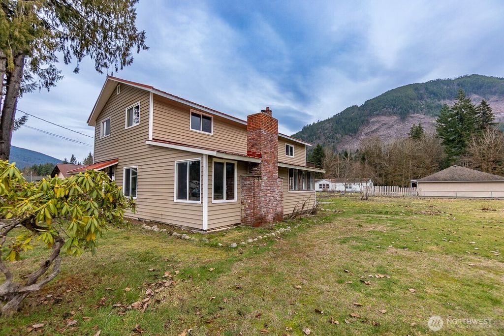 Photo of 810 Montague Ave Avenue, Darrington, WA 98241 (MLS # 2481023)