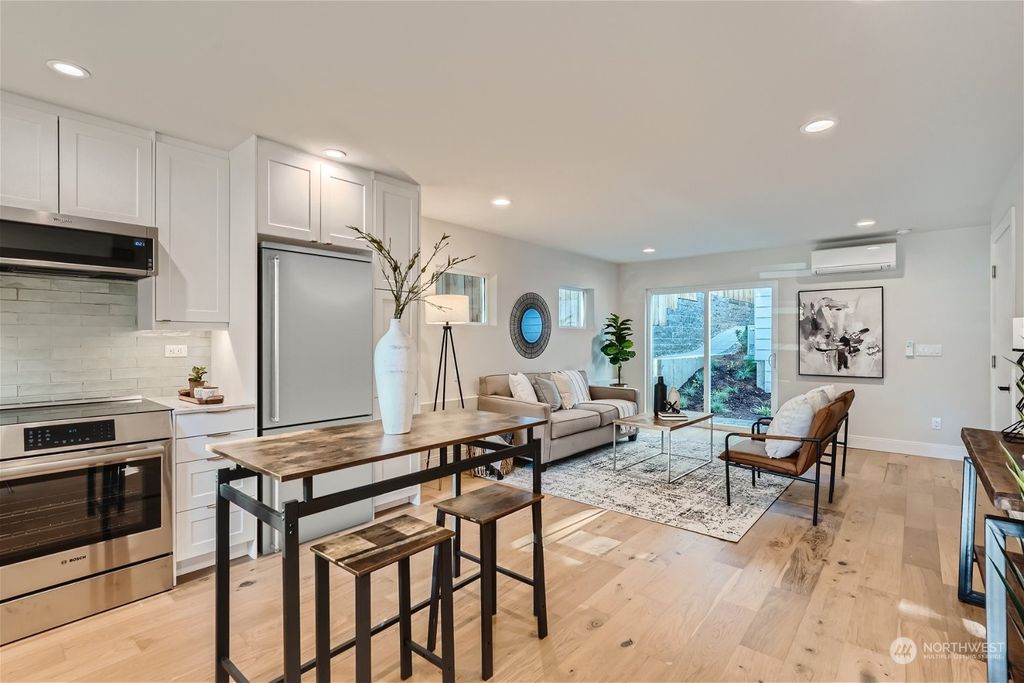 Photo of 1800 38th Avenue, Seattle, WA 98122 (MLS # 2128109)