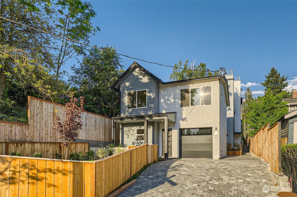 Photo of 1800 38th Avenue, Seattle, WA 98122 (MLS # 2128109)