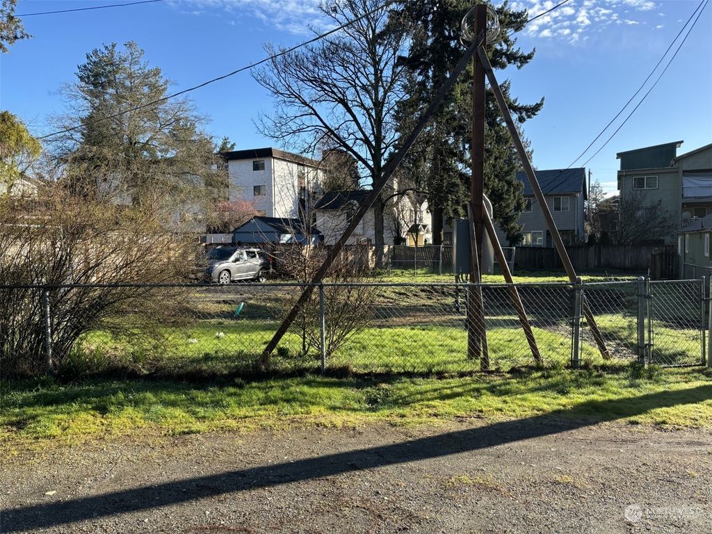 Photo of 12036 Hiram Place NE, Seattle, WA 98125 (MLS # 2202000)