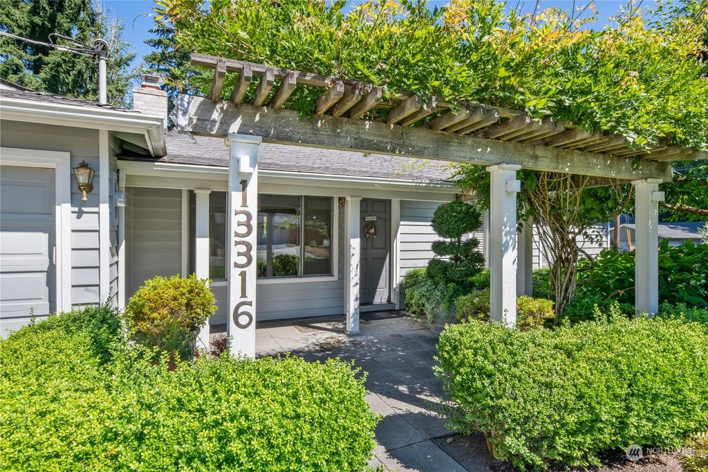 Photo of 13316 NE 73rd Street, Redmond, WA 98052 (MLS # 2153468)