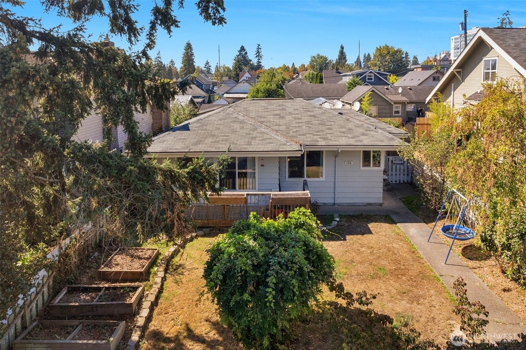 Photo of 1516 Rainier Avenue, Everett, WA 98201 (MLS # 2576865)