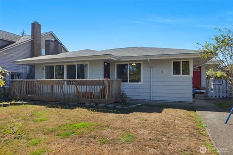 Photo of 1516 Rainier Avenue, Everett, WA 98201 (MLS # 2576865)