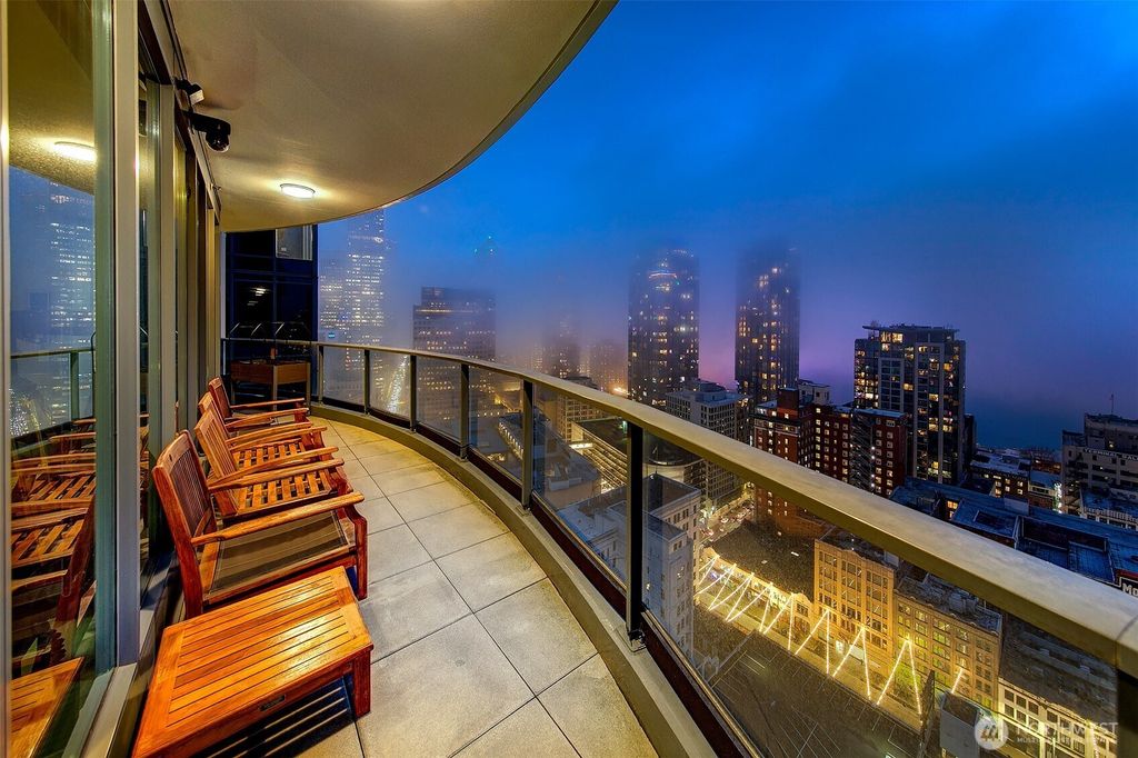 Photo of 1920 4th Avenue #2802, Seattle, WA 98101 (MLS # 2463822)