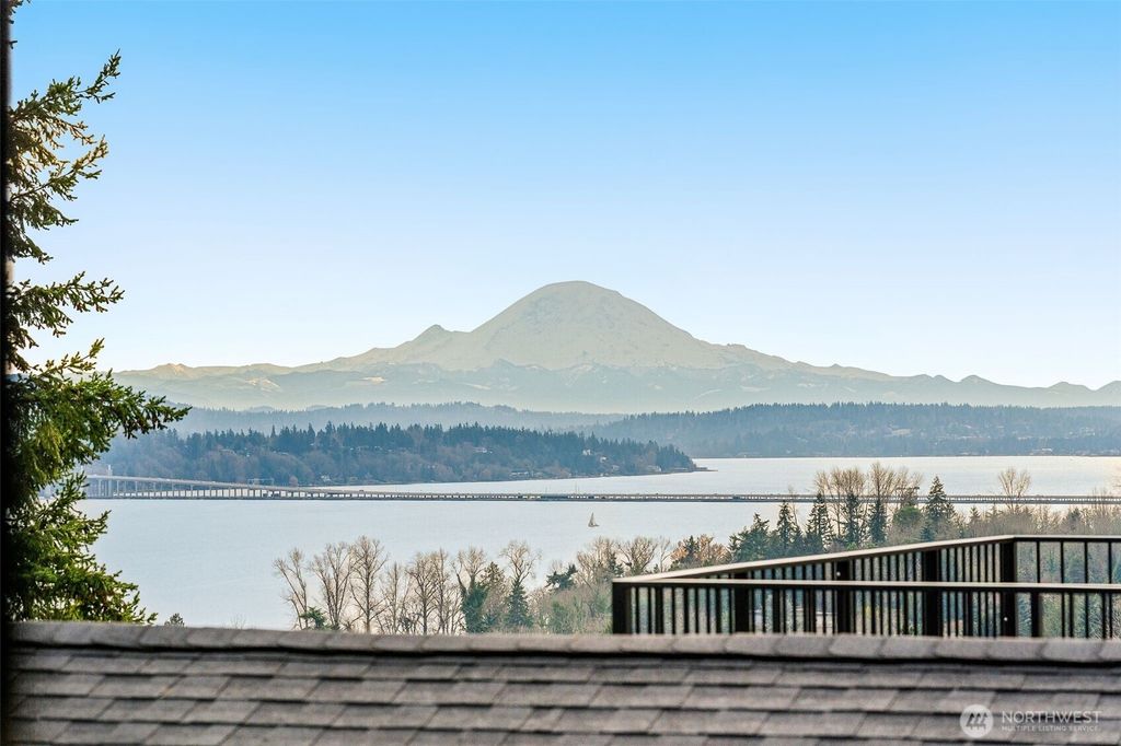 Photo of 6038 50th Avenue NE #B, Seattle, WA 98115 (MLS # 2471811)