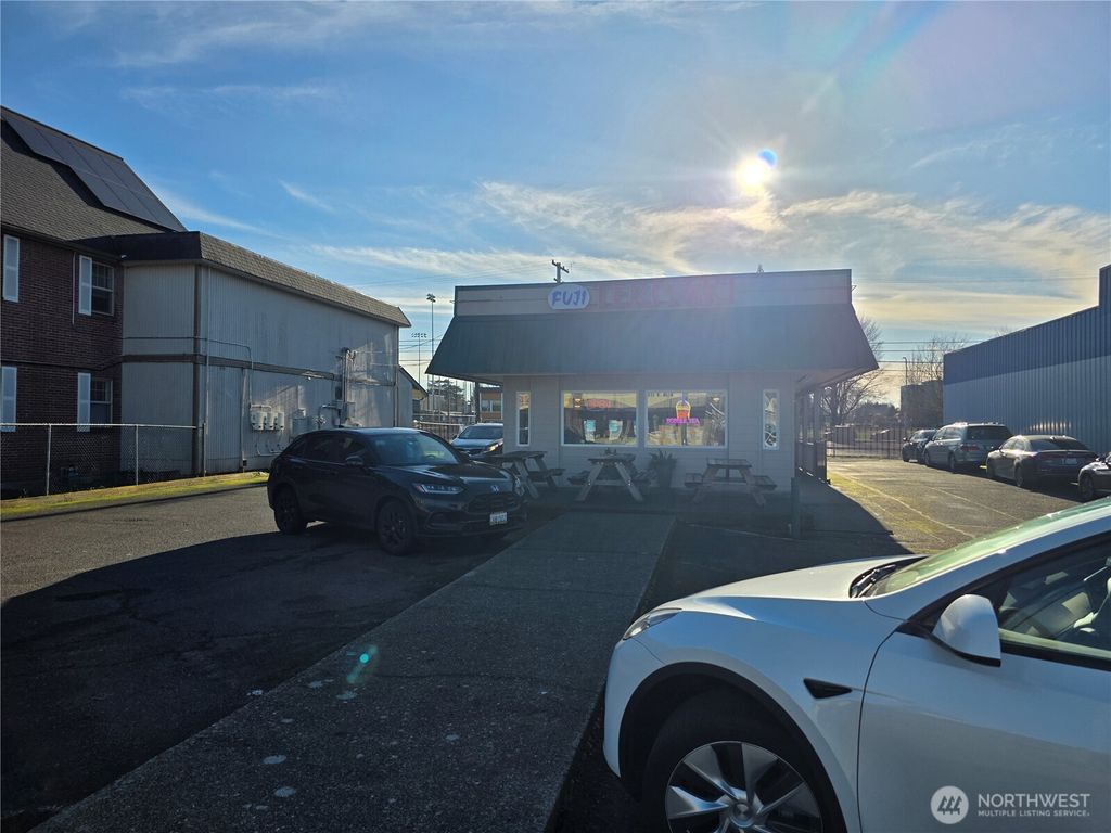 Photo of 512 W Main Street, Centralia, WA 98531 (MLS # 2471015)