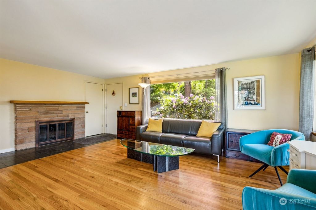 Photo of 424 SW Normandy Road, Normandy Park, WA 98166 (MLS # 2235543)