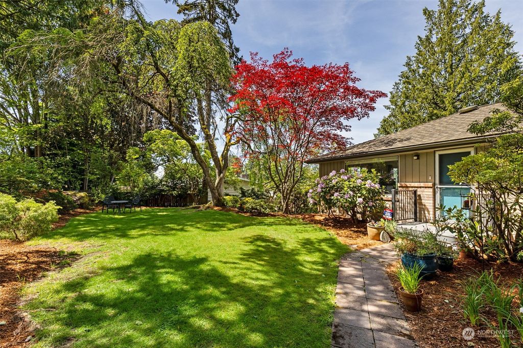 Photo of 424 SW Normandy Road, Normandy Park, WA 98166 (MLS # 2235543)