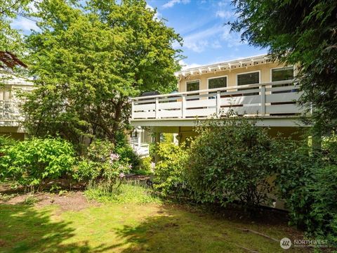 Photo of 1724 26th Avenue, Seattle, WA 98122 (MLS # 2453436)