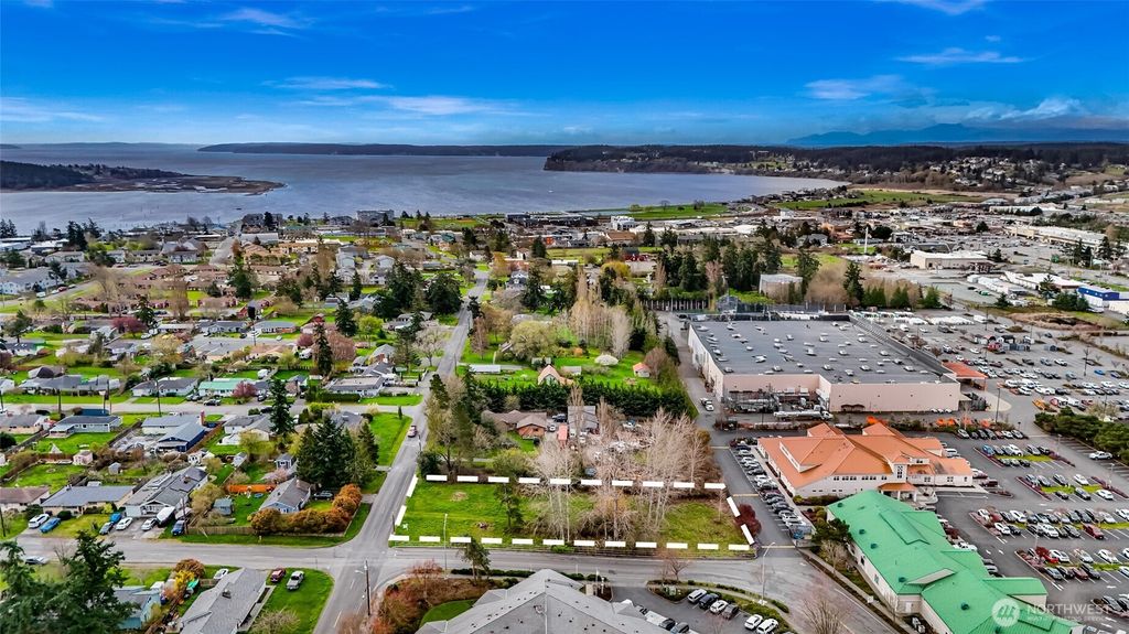 Photo of 427 SE Ely Street, Oak Harbor, WA 98277 (MLS # 2495105)