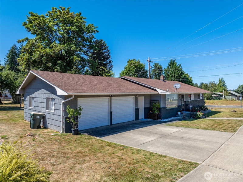 719 2nd Ave NE
