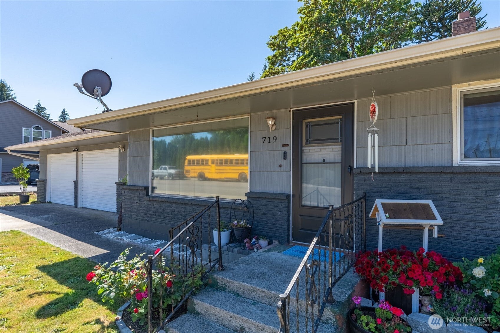 719 2nd Ave NE