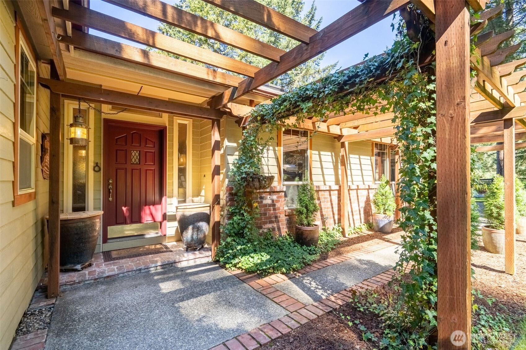 5007 Foxtrail Drive NE