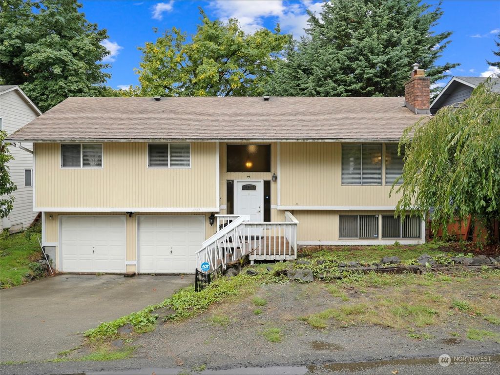 Photo of 1737 Lake Avenue S, Renton, WA 98055 (MLS # 2166899)