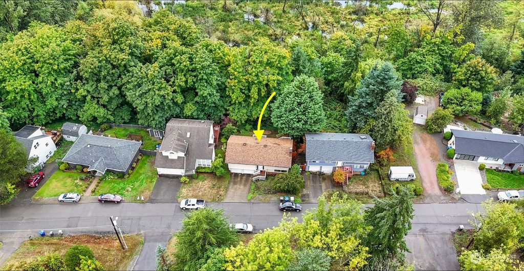 Photo of 1737 Lake Avenue S, Renton, WA 98055 (MLS # 2166899)