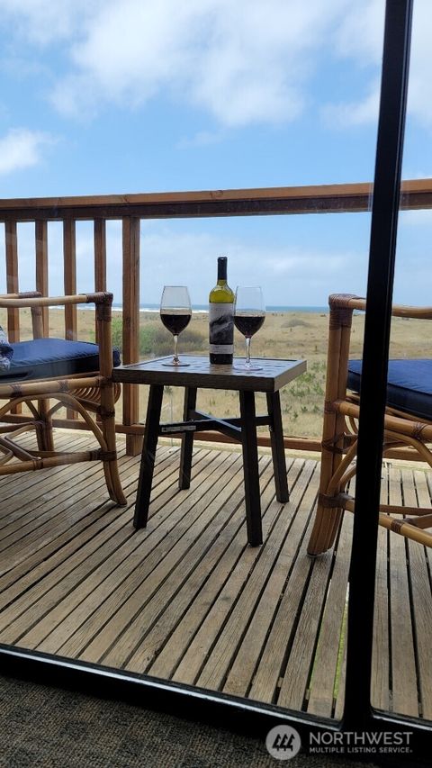 Photo of 304 14th Street NW #302, Long Beach, WA 98631 (MLS # 2495660)