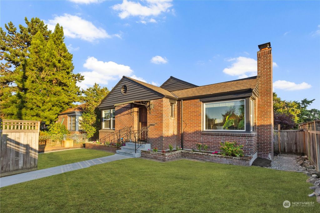 Photo of 2357 NW 85th Street, Seattle, WA 98117 (MLS # 2274540)