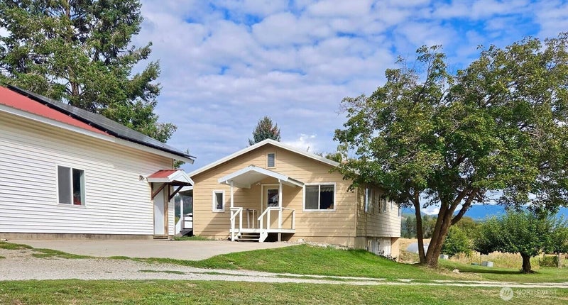 1723 W Blue Creek Road