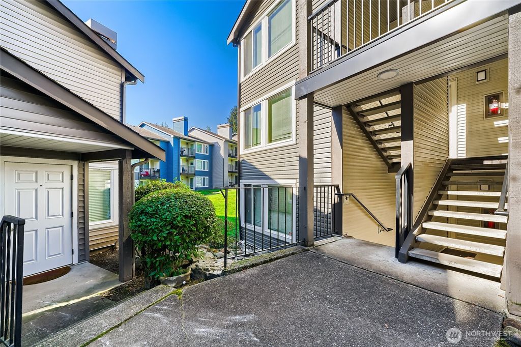 Photo of 26221 116th Avenue SE #F301, Kent, WA 98030 (MLS # 2500490)