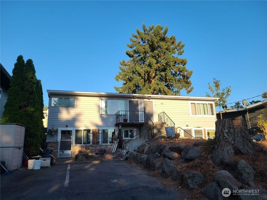 Photo of 912 Glennwood Avenue NE, Renton, WA 98056 (MLS # 2526238)