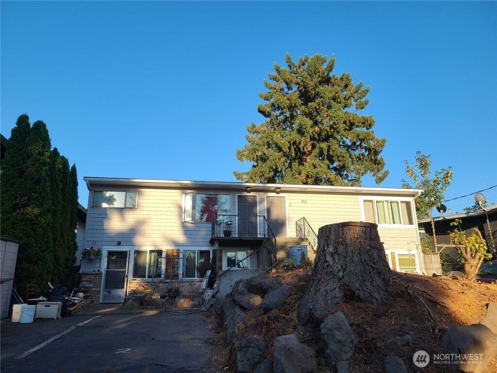 Photo of 912 Glennwood Avenue NE, Renton, WA 98056 (MLS # 2526238)