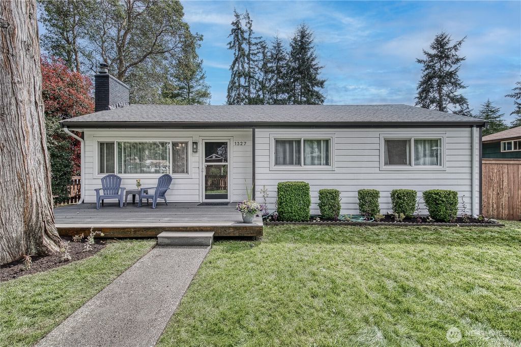 Photo of 1327 S 130th Place, Burien, WA 98168 (MLS # 2357236)