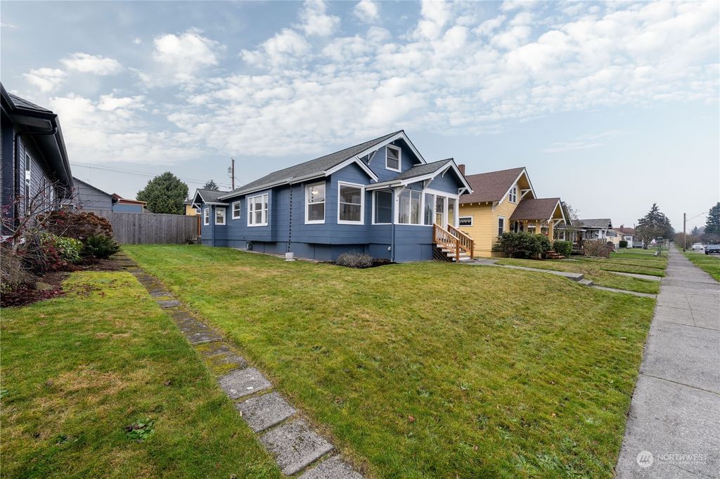 Photo of 2022 Baker Avenue, Everett, WA 98201 (MLS # 2315960)